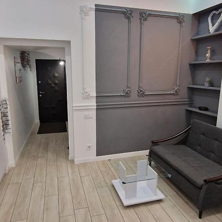 Чорно -Білий Люкс В Центрі Apartment ลวีฟ ภายนอก รูปภาพ